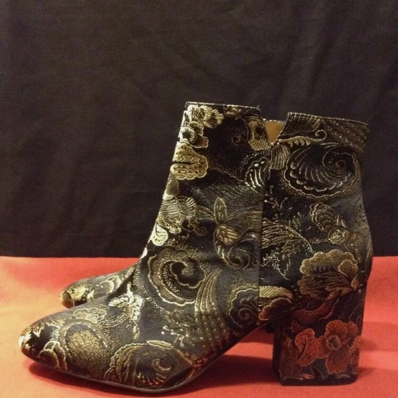 Franco Sarto Shoes - Franco Sorto Size 9 Boots. Black and Gold.